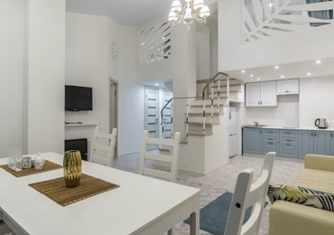 4-комнатный пентхаус с большим балконом в центре Адлера, 300 метров от пляжа.