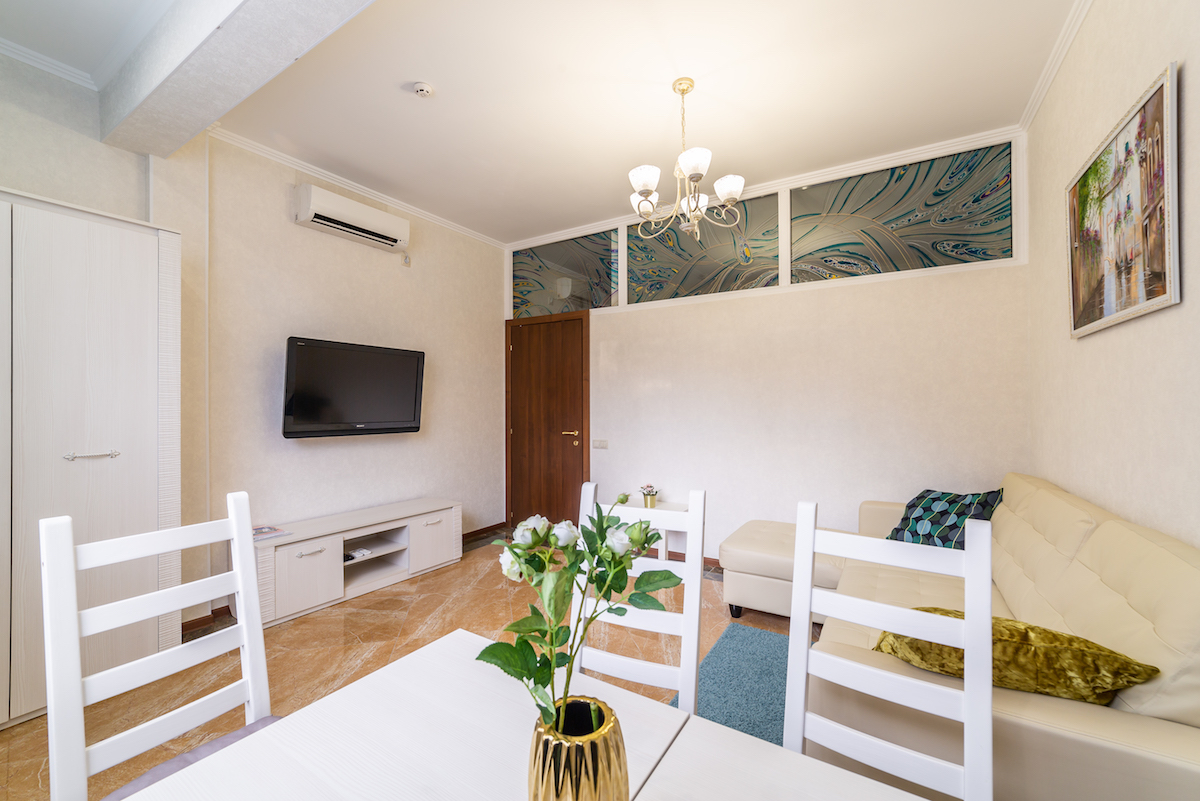 /media/image/apartment/2019/04/09/%D0%BB%D1%8E%D0%BA%D1%81%D0%B3%D0%BE%D1%81%D1%82%D0%B8%D0%BD%D0%B0%D1%8F%D1%81%D1%82%D0%BE%D0%BB.jpg